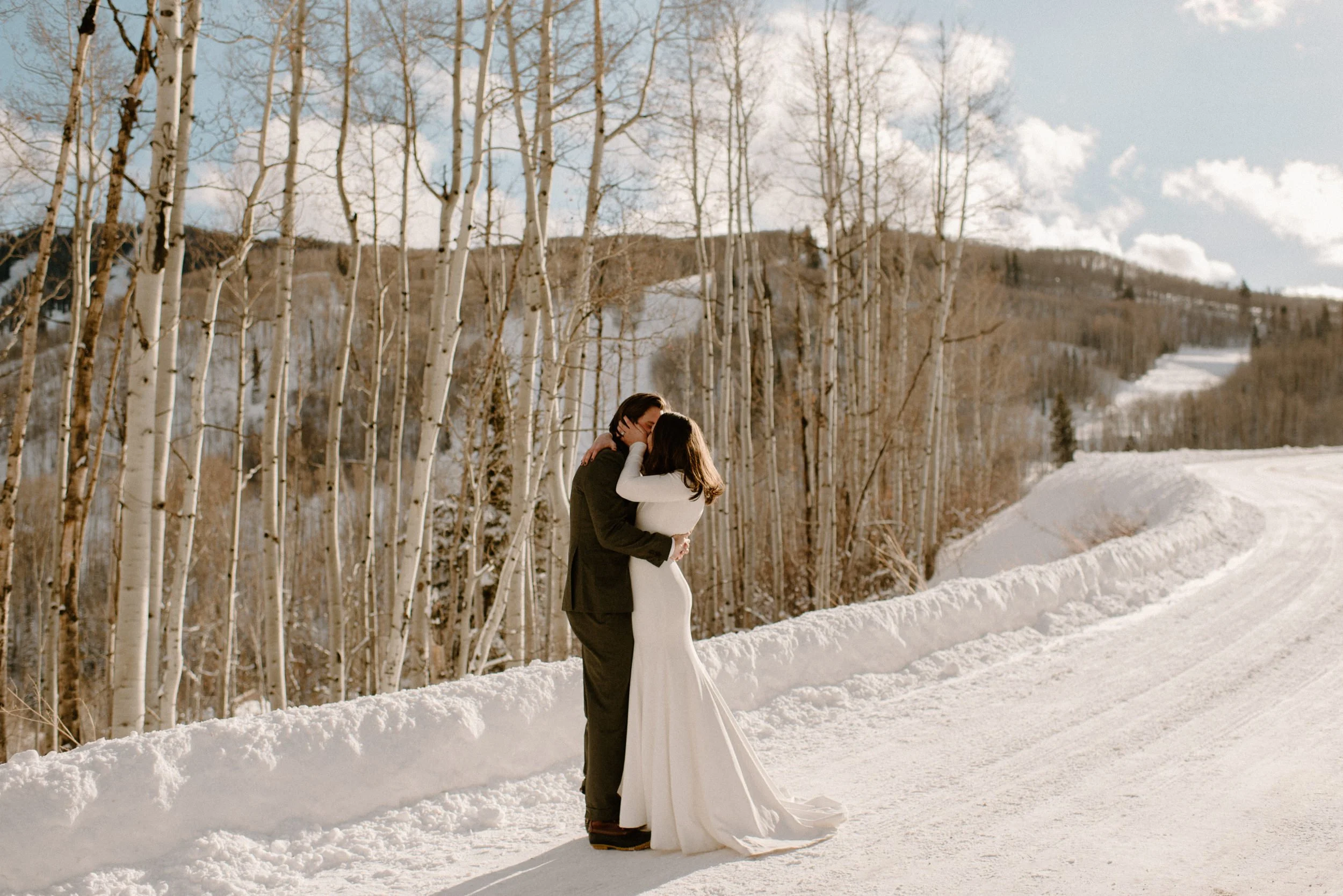 Glenwood Springs, Colorado intimate wedding at Sunlight Resort. Colorado elopement photographer. Winter elopement inspiration. Colorado wedding and elopement photography. Colorado adventure skiing elopement. Adventure elopement ideas.