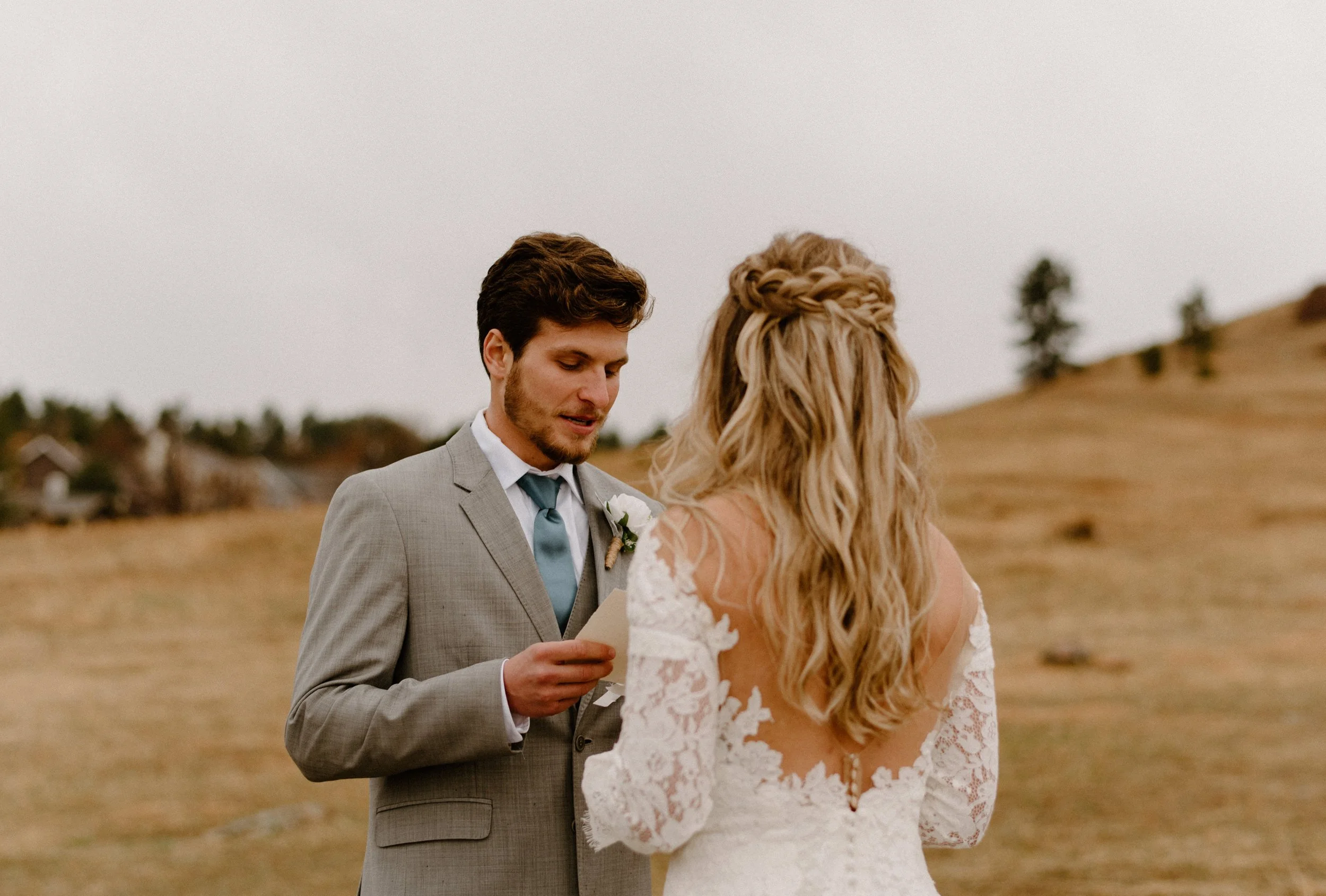 Elopement ceremony at Chautauqua Park in Boulder, Colorado. Boulder, Colorado elopement at the Flatirons. Boulder elopement photographer. Couple exchanging vows at Chautauqua park.
