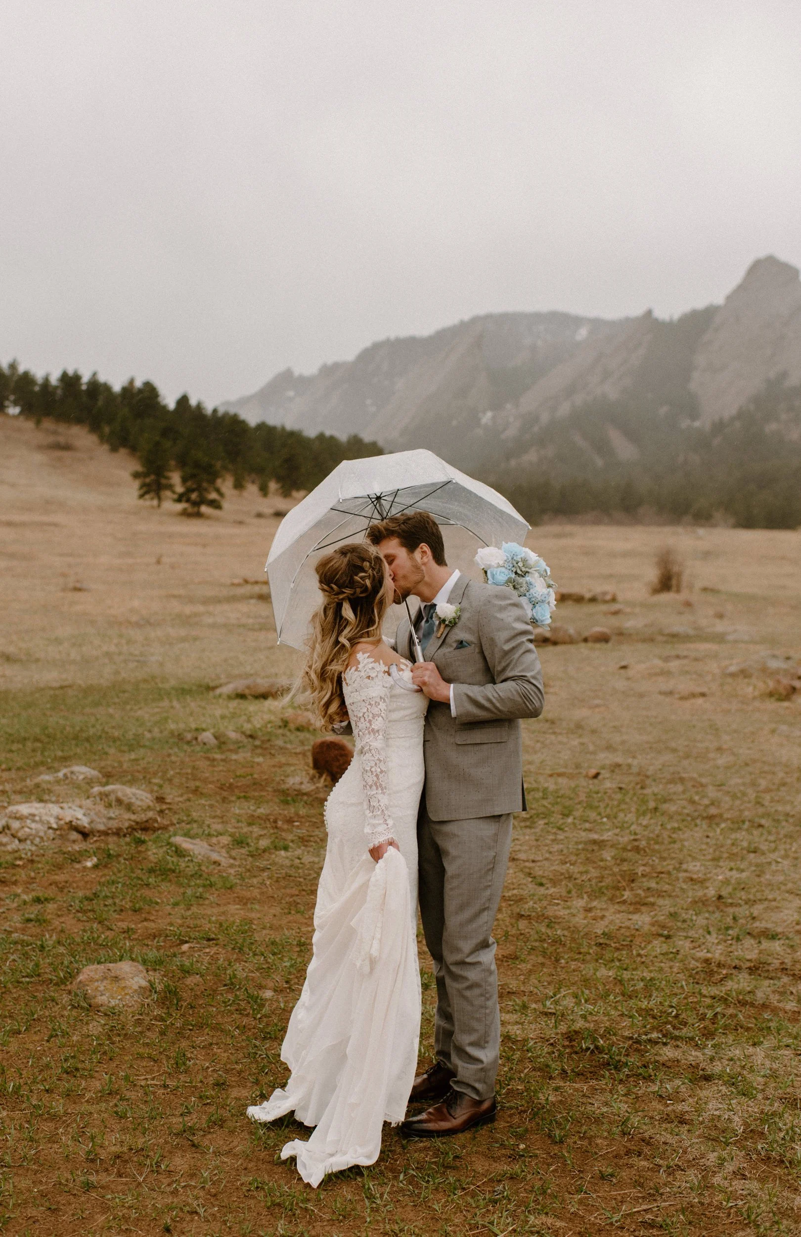 Colorado elopement at Chautauqua in Boulder, Colorado. Boulder, Colorado elopement photos. Colorado wedding and elopement photographer. Rainy elopement ideas.